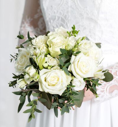 Brudepikebukett i hvitt og grønt Brudepikebukett i hvitt og grønt